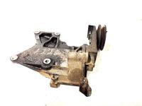 Кронштейн кондиционера Mitsubishi L200 MN123630