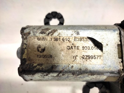 Моторчик заднего дворника  E39 61628361640