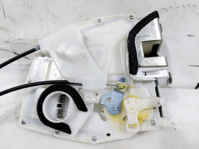 Замок двери задней правой SX4 2013> 3 КОНТАКТА SX4 8230161MB0