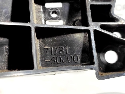 Кронштейн переднего бампера правый (2006-2013) SX4 7173180J00