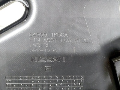Обшивка багажника правая Juke (F15) 2011-2019  849501KB1A