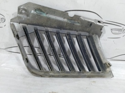 Решетка правая  L200 mn142330