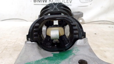 Опора (подушка) КПП 5-serie F10/F11 2009-2016  22326775916 F10 22326775916