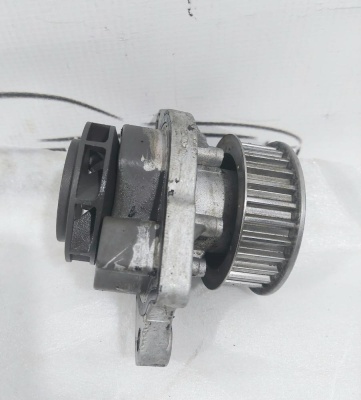 Насос водяной (помпа) 1.4 CGG (ЦГГ) VW Golf Plus (2005-2014)    036121008L