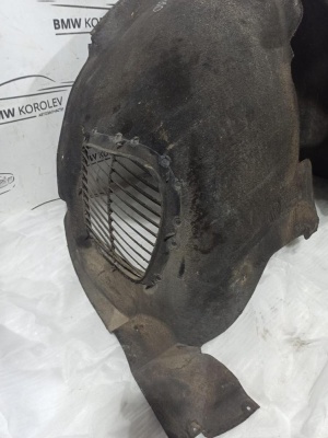 Передний правый подкрылок TOUAREG 2007-2010  7L6809962N