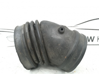 Патрубок E38,E39  13541740931