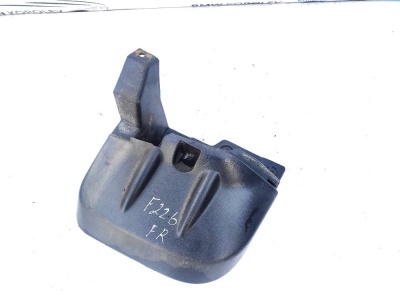 Брызговик передний правый  L200 MN117448