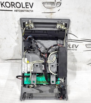 Плафон салонный передний (очечник) Touareg 2002-2010 7L6867508F5J6  7L6867508F5J6