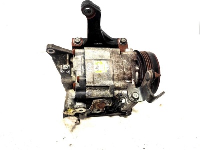 Компрессор кондиционера Subaru  73111-SA010