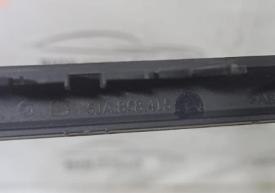 Рамка магнитолы 2013-2020 (5JA858415)  5JA858415