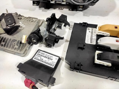 Замок зажигания (комплект) 1.2 TSI (МКПП) VW Golf VI  107905855CF