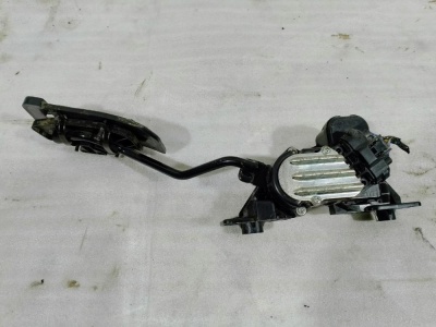 Педаль газа  2006-2016 L200 MR992932