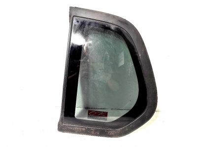 Стекло заднее правое  L200 MN146090