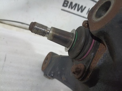 Кулак поворотный передний правый X3 E83 LCI  31213450558