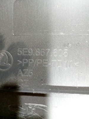 Обшивка двери багажника Octavia (A7) 2013-2020 ВЕРХНЯЯ УНИВЕРСАЛ     5E98676059B9