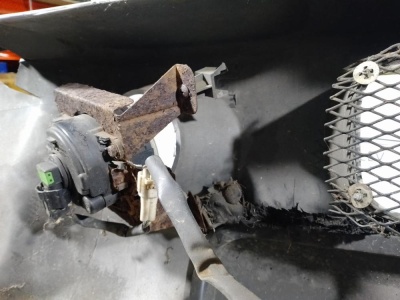 Бампер, передний  ДЕФЕКТ   Jimny 7171181A40W07