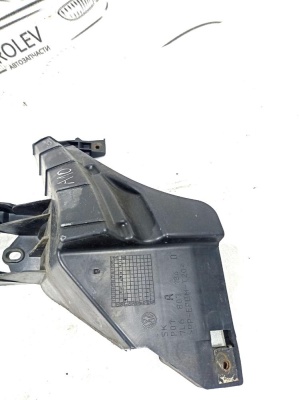 Направляющая переднего бампера правая Touareg 2002-2010 (ПОСЛЕ 2007 ГОДА 7L6807184D)  7L6807184D