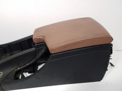 Подлокотник передний E92  51169133814