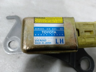 Датчик AIR BAG  2000-2005 RAV4 8983442010