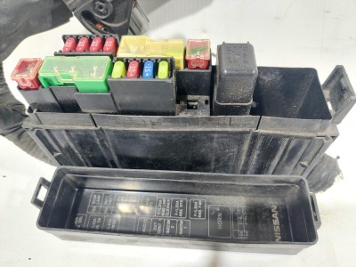 Блок предохранителей Juke (F15) 2011-2019  24382EW70B