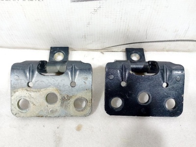 Петли двери багажника XC90 2002-2015 НИЖНЕЙ L=R    30674732