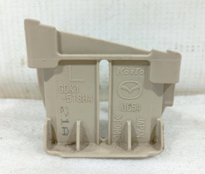 Кронштейн форсунки омывателя фары Mazda 6 (GH) 2007-2013 ЛЕВЫЙ  GDK1518H4  GDK1518H4