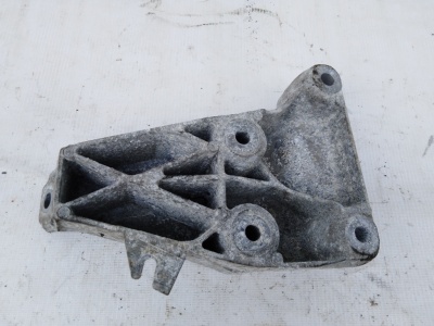 Кронштейн ДВС левый F30 N20 F30 22116784823