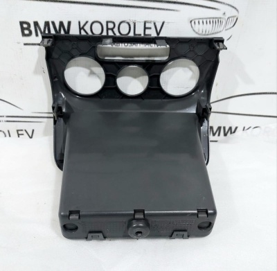 Накладка передней панели Volkswagen Golf V Plus 2005-2014    5M0819039B3Z7
