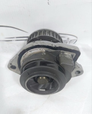 Насос водяной (помпа) 1.4 CGG (ЦГГ) VW Golf Plus (2005-2014)    036121008L