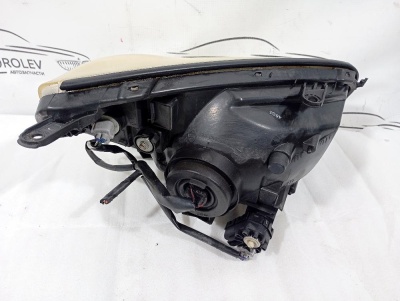 Фара левая Toyota RAV 4 2000-2006  RAV4 8110642230