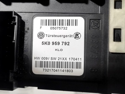 Моторчик стеклоподъемника передний левый VW Golf VI (2008-2012)  5K0959702J