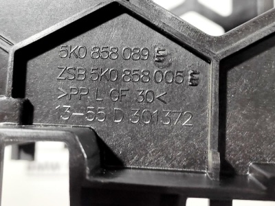 Кронштейн магнитолы VW Golf VI (2008-2013)  5K0858005E