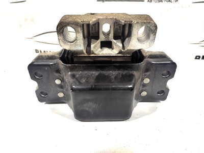 Опора КПП левая (МКПП) CBZ VW Golf VI (2008-2013)  1K0199555CA