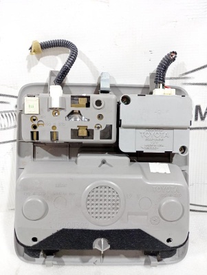 Плафон салонный RAV 4 2000-2005 (ПЕРЕДНИЙ С ОЧЕЧНИКОМ ) RAV4 636500W011B5